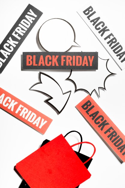 Black Friday signos con nubes de conversación y bolsas de compras