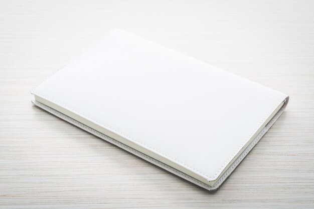 En blanco blanco mock up libro