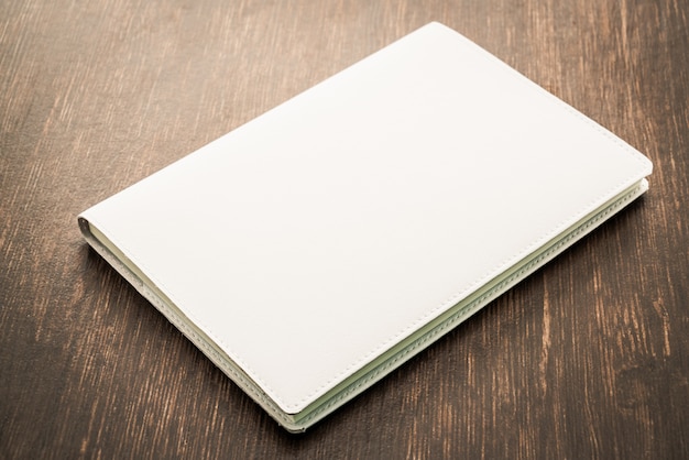 En blanco blanco mock up libro