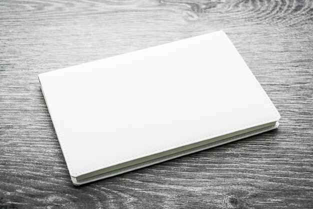 En blanco blanco mock up libro