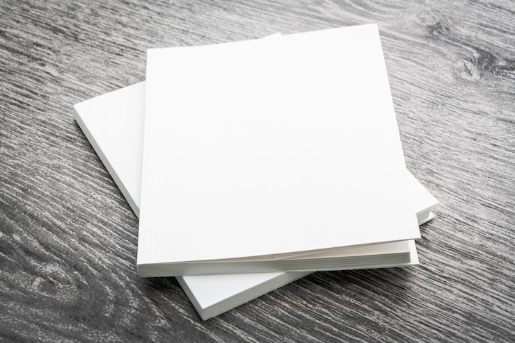 Foto gratuito en blanco blanco mock up libro
