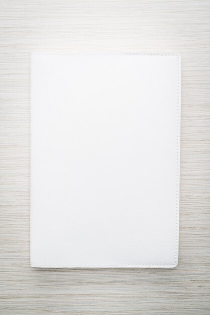 En blanco blanco mock up libro