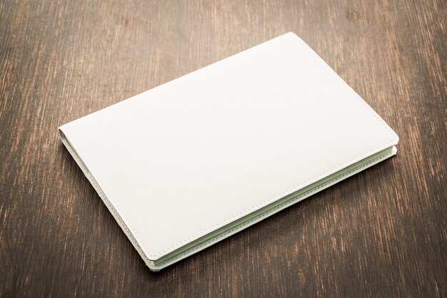 En blanco blanco mock up libro