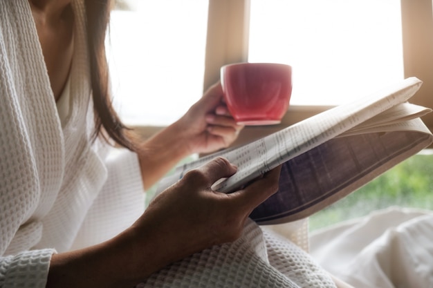 Foto gratuita blanco calidez hogar lectura vista mañana