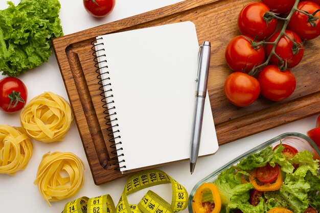 Bloc de notas de planificación de comidas y composición de alimentos