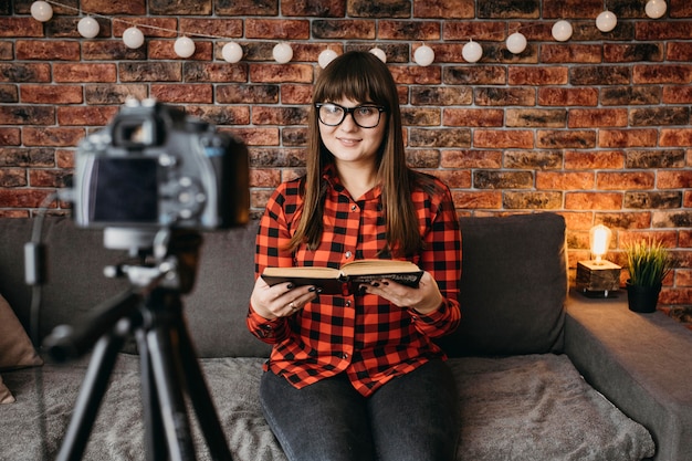 Blogger femenina streaming online con cámara