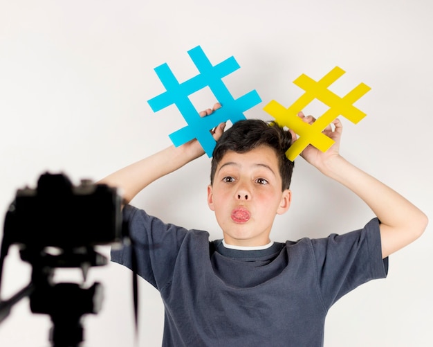 Blogger de tiro medio con hashtags