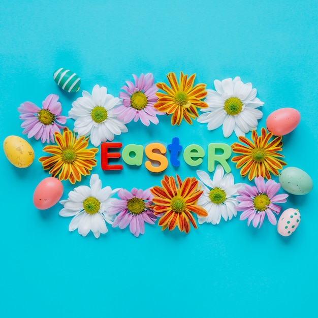 Blooming composición de Pascua con huevos