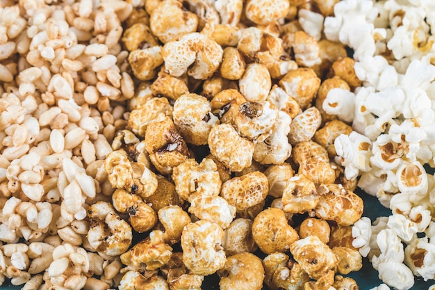 Bocadillos de palomitas de maíz, caramelo de maíz y maíz de trigo