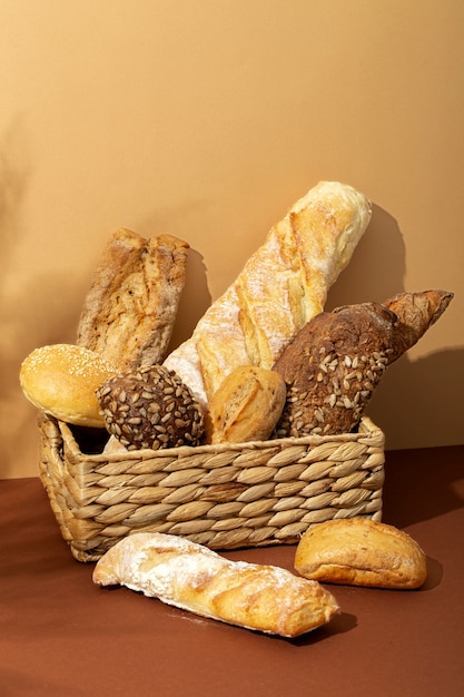 Bodegón con apetitosa comida de panadería