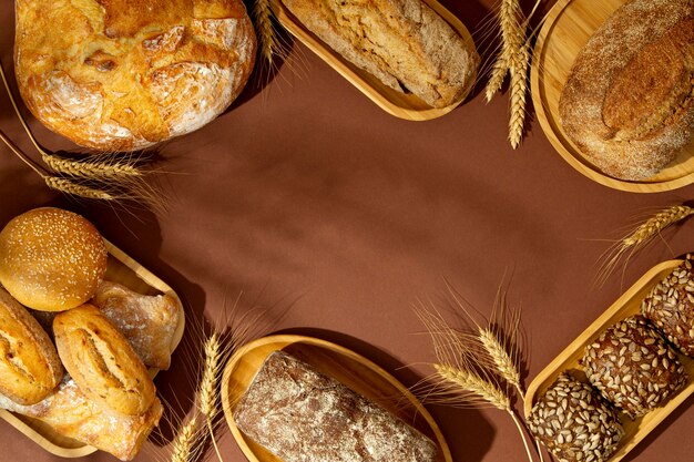 Bodegón con apetitosa comida de panadería