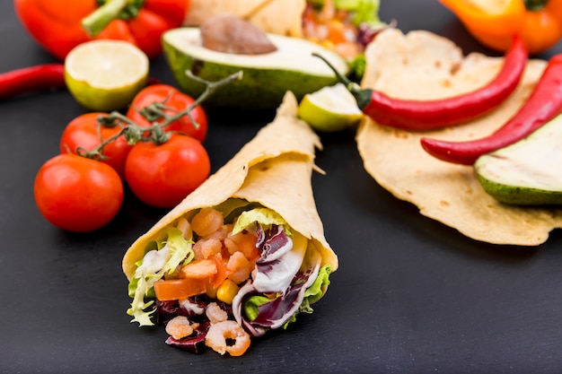 Foto gratuita bodegón de comida mejicana