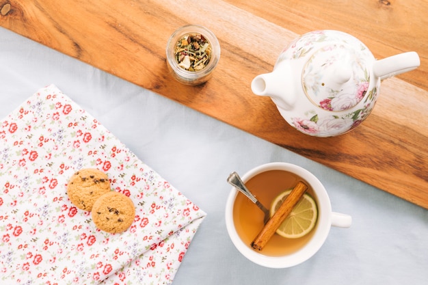 Foto gratuita bodegón decorativo de té