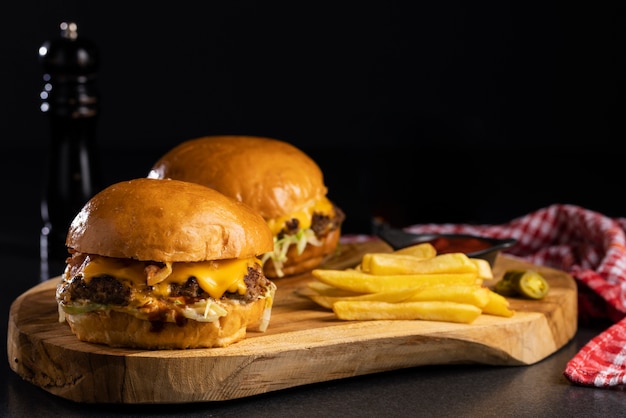 Bodegón de deliciosa hamburguesa americana