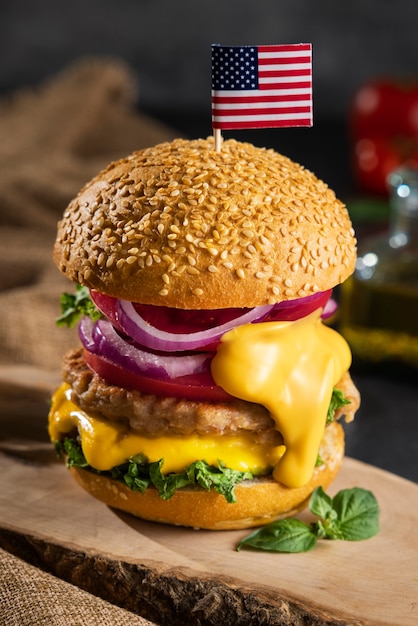 Foto gratuita bodegón de deliciosa hamburguesa americana