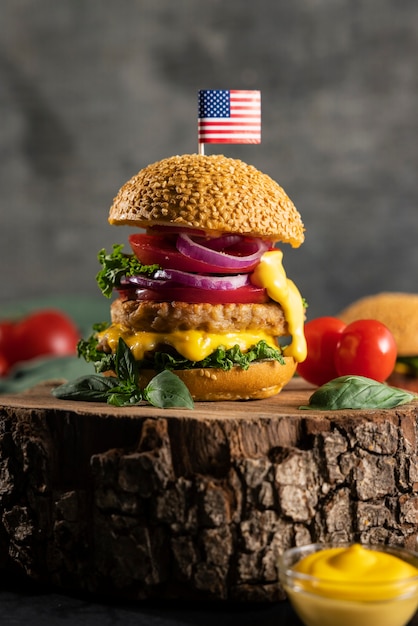 Foto gratuita bodegón de deliciosa hamburguesa americana