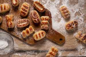 Foto gratuita bodegón de deliciosos pasteles