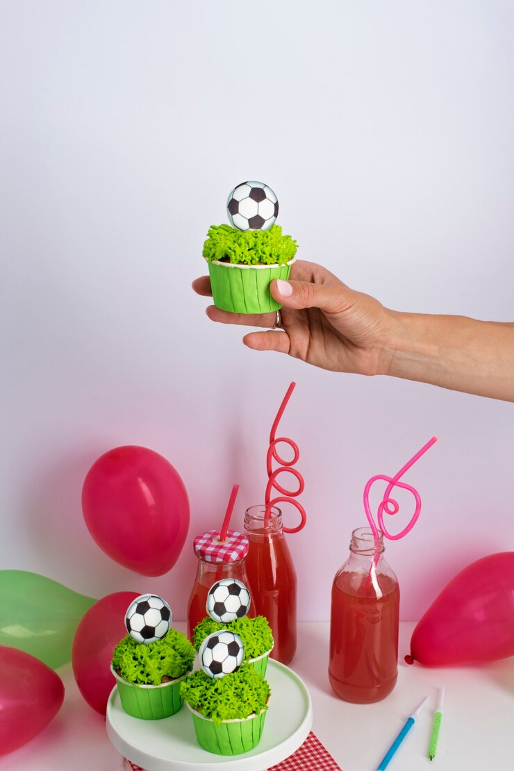 Foto gratuito bodegón de fiesta temática de cumpleaños de hinchas de fútbol
