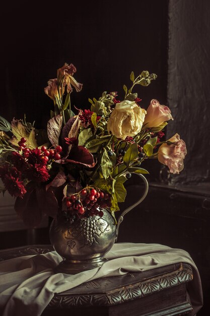 Bodegón con flores de otoño