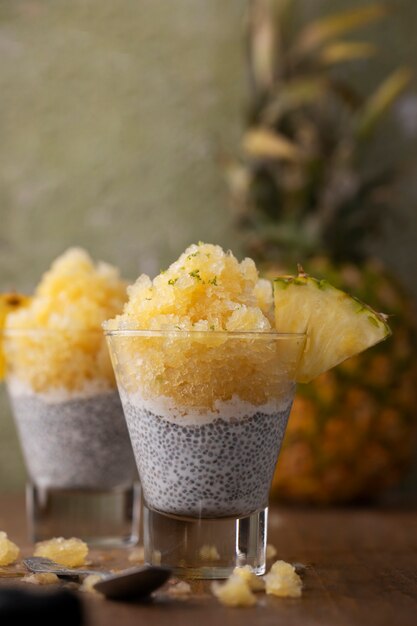 Bodegón de granizado de piña con budín de chía