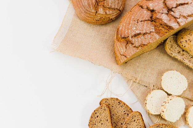 Bodegón de panadería con pan hecho a mano