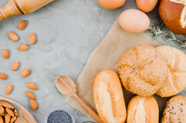 Bodegón de panadería con pan hecho a mano