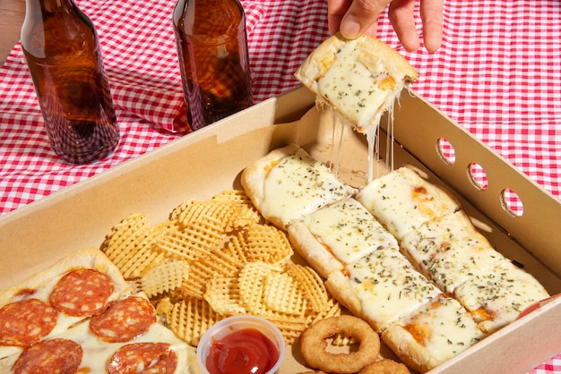 Bodegón de platos de comida rápida