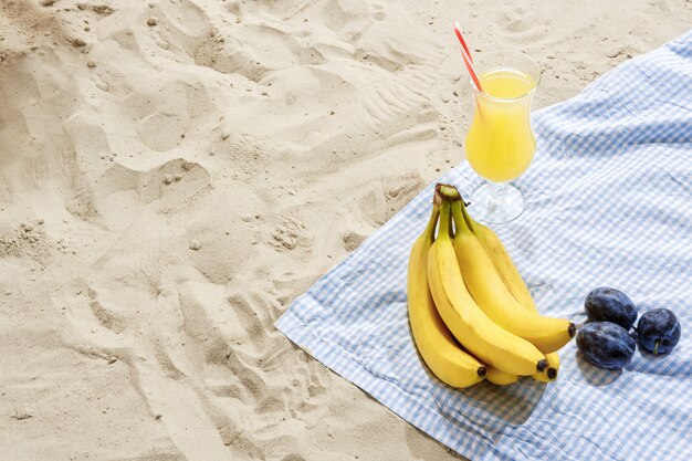 Bodegón de playa Concepto de verano. Pasar un buen rato en el mar