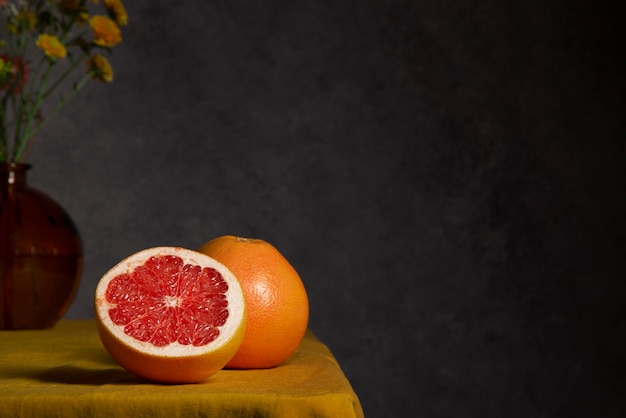 Foto gratuita bodegón de pomelo en estilo barroco