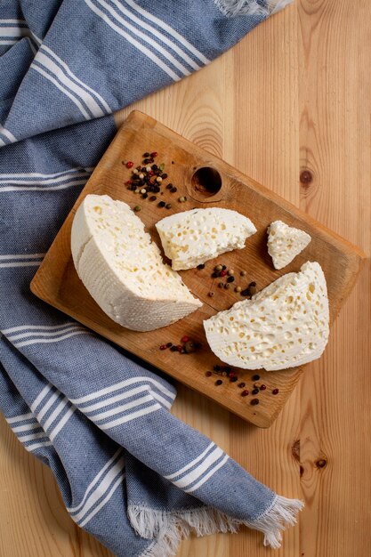 Foto gratuita bodegón de queso fresco