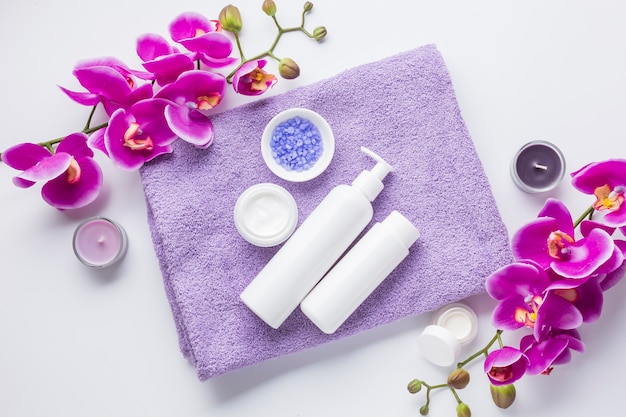 Foto gratuita bodegón de spa con productos de belleza