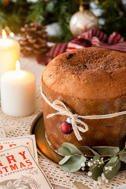 Foto gratuita bodegón surtido de panetones deliciosos