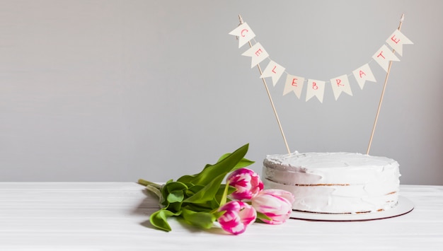 Bodegón de tarta de cumpleaños