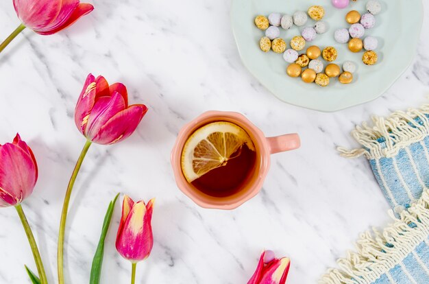 Bodegón de taza de té flat lay