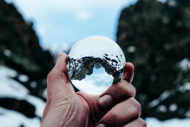 Foto gratuita bola de cristal tiro de montaña