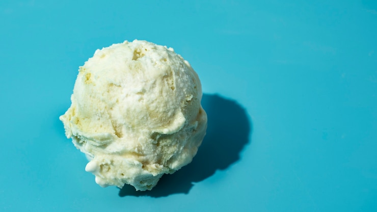 Foto gratuito bola de helado de limón
