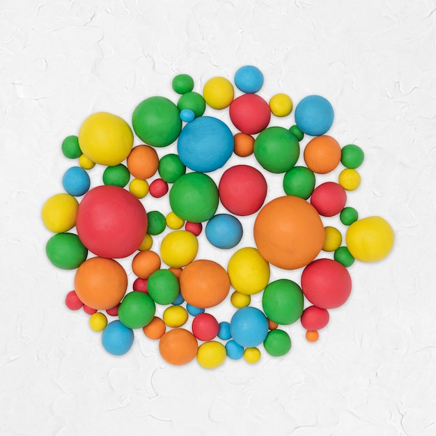 Bolas de arcilla seca de colores hechos a mano de arte creativo para niños