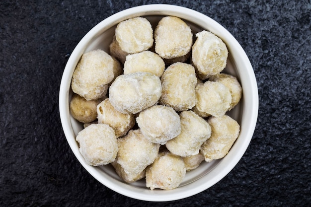 Bolas de comida blanca