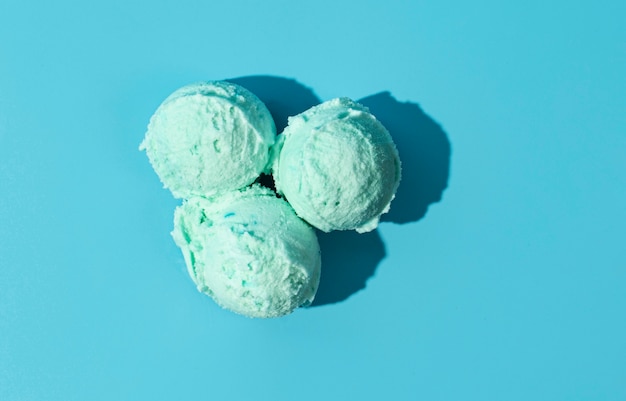 Bolas de helado de menta