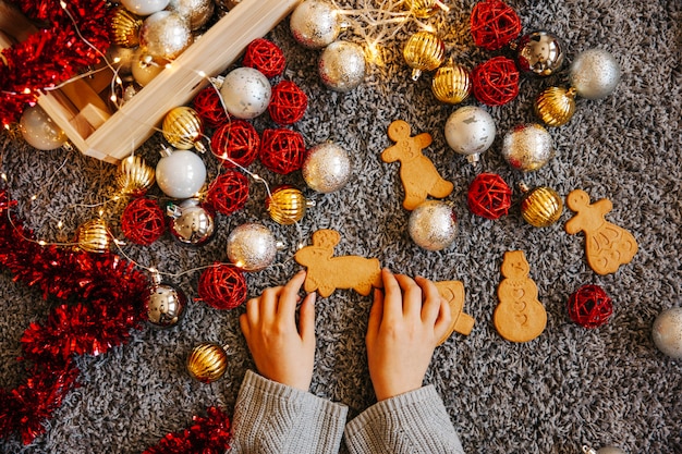 Bolas de navidad y pan de jengibre