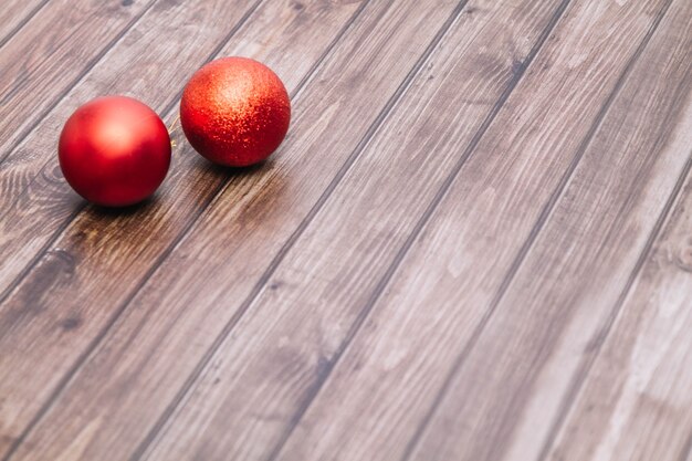 Bolas de navidad rojos