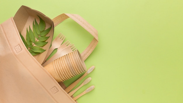 Foto gratuita bolsa ecológica con cubiertos