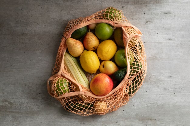 Bolsa ecológica vista superior con frutas