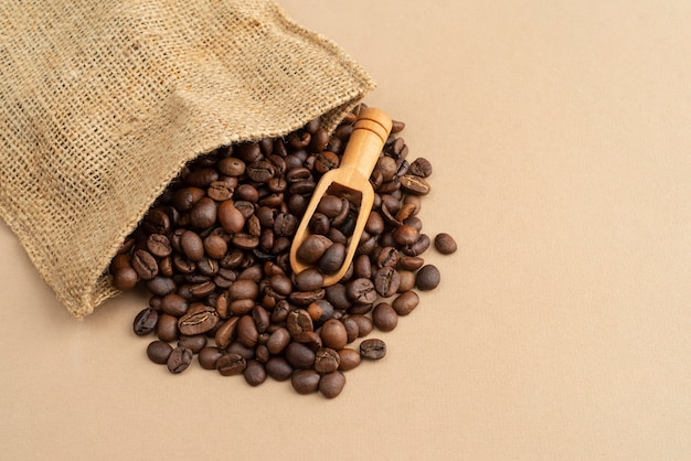 Bolsa de tela con granos de café