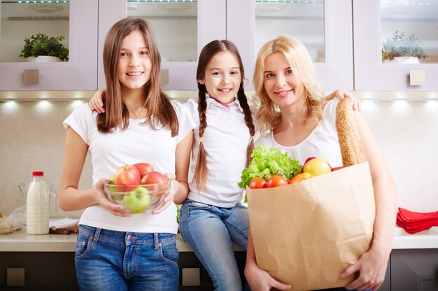 Bolsas llenas de comida sana