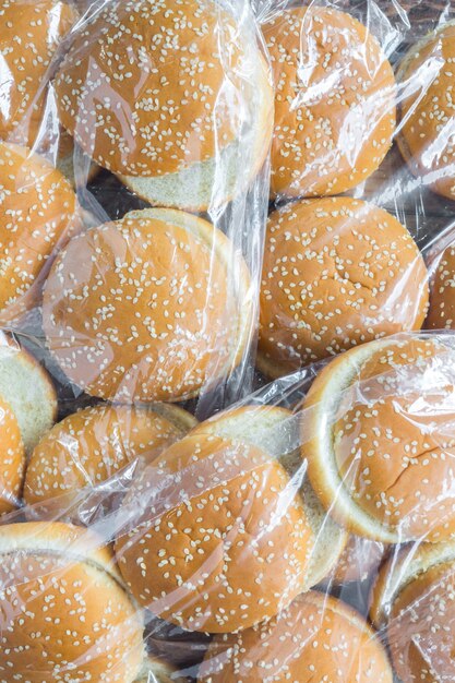 Bolsas de plástico con panes de hamburguesa