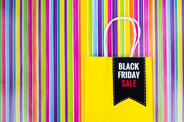 Bolso de compras de viernes negro en colores de fondo
