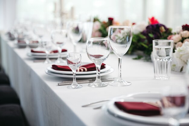 Bonita decoración de mesa para la celebración.