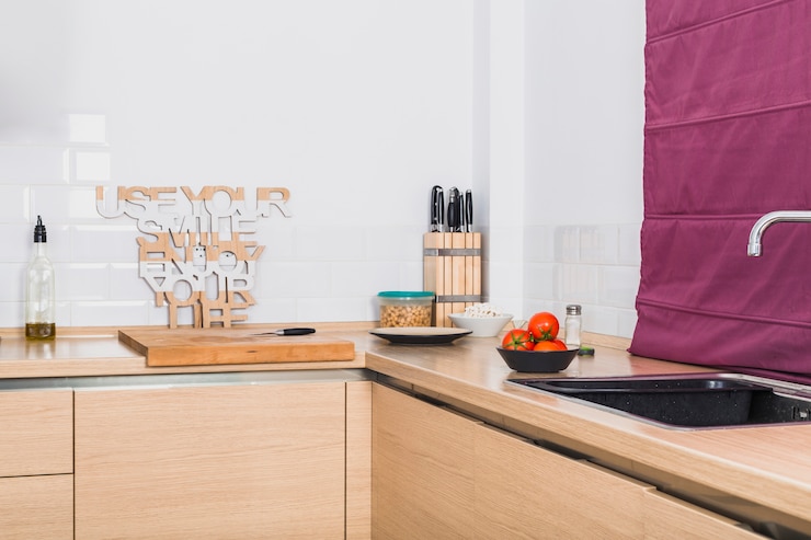 Foto gratuito bonita mesa de esquina de cocina con productos