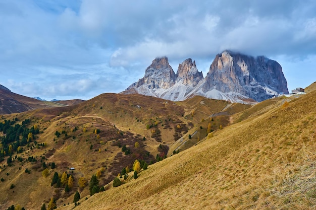 Bonita vista panorámica de las Dolomitas italianas